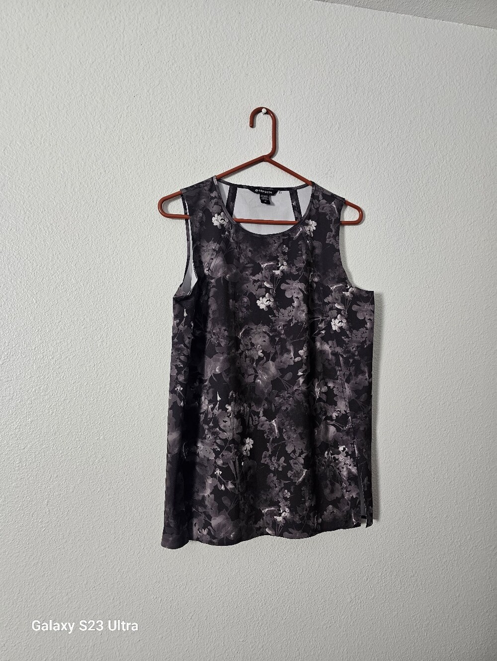 Athleta Black and Gray Floral Top Sz M